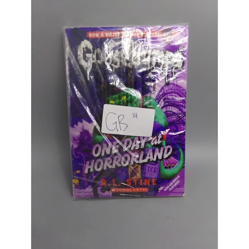 Goosebumps One Day at Horrorland‎ Book R.L. Stine Horror Novel Scholastic